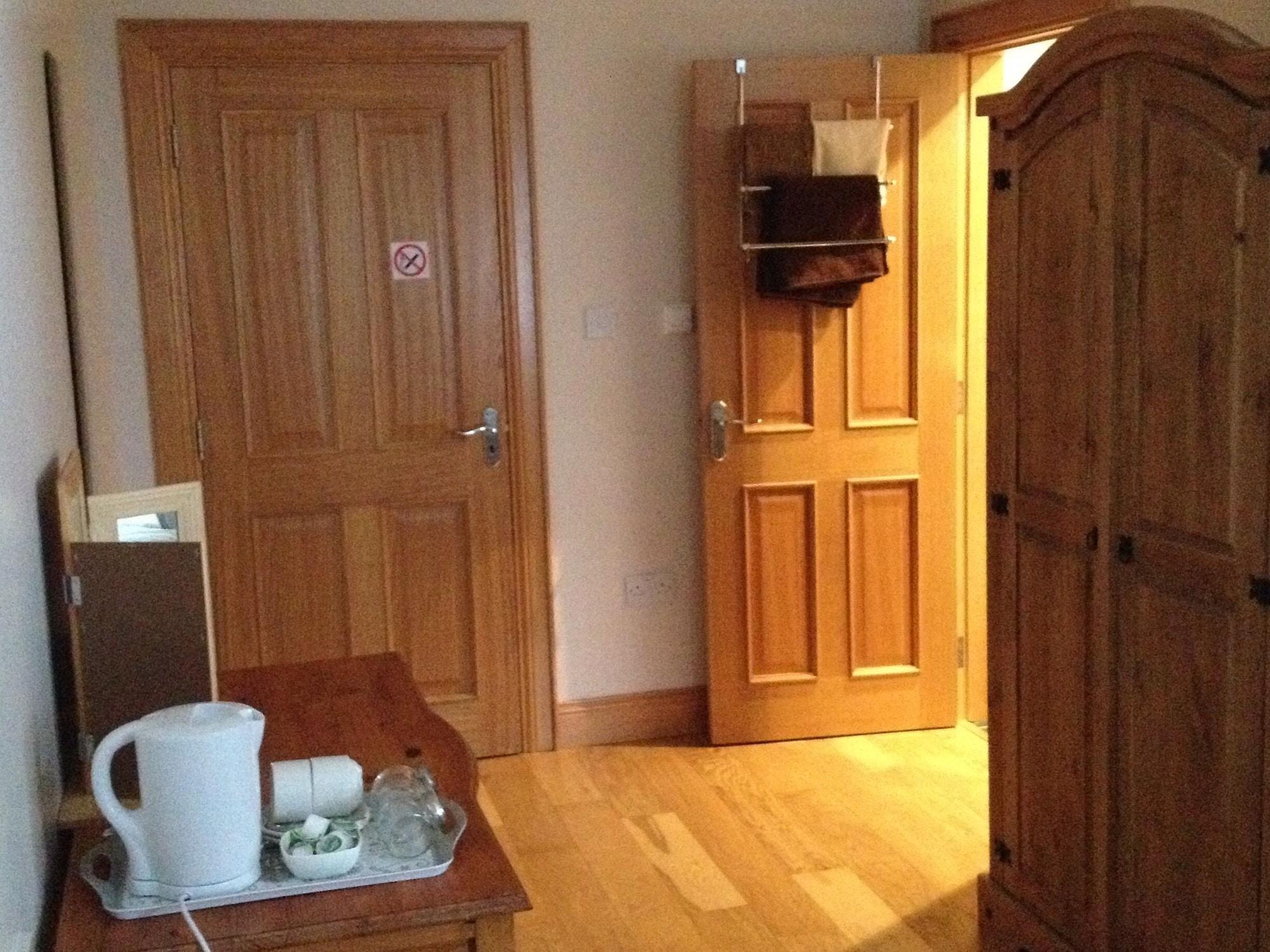 Glenn Eireann House Bed & Breakfast Cushendall Exterior photo